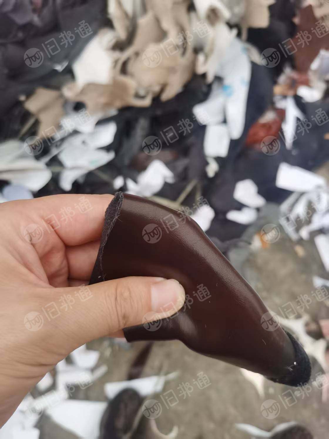 长期出售PU个超纤反绒皮,纺织厂下来的,现货几百吨,货在浙江台州