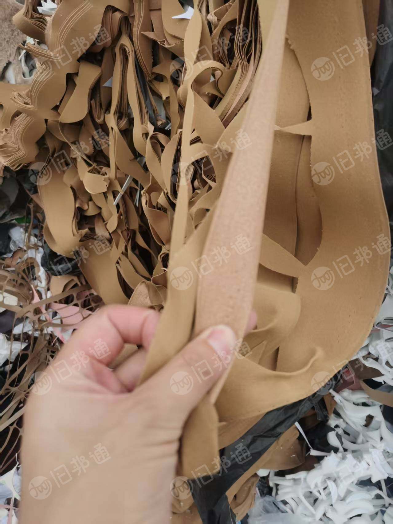 长期出售PU个超纤反绒皮,纺织厂下来的,现货几百吨,货在浙江台州