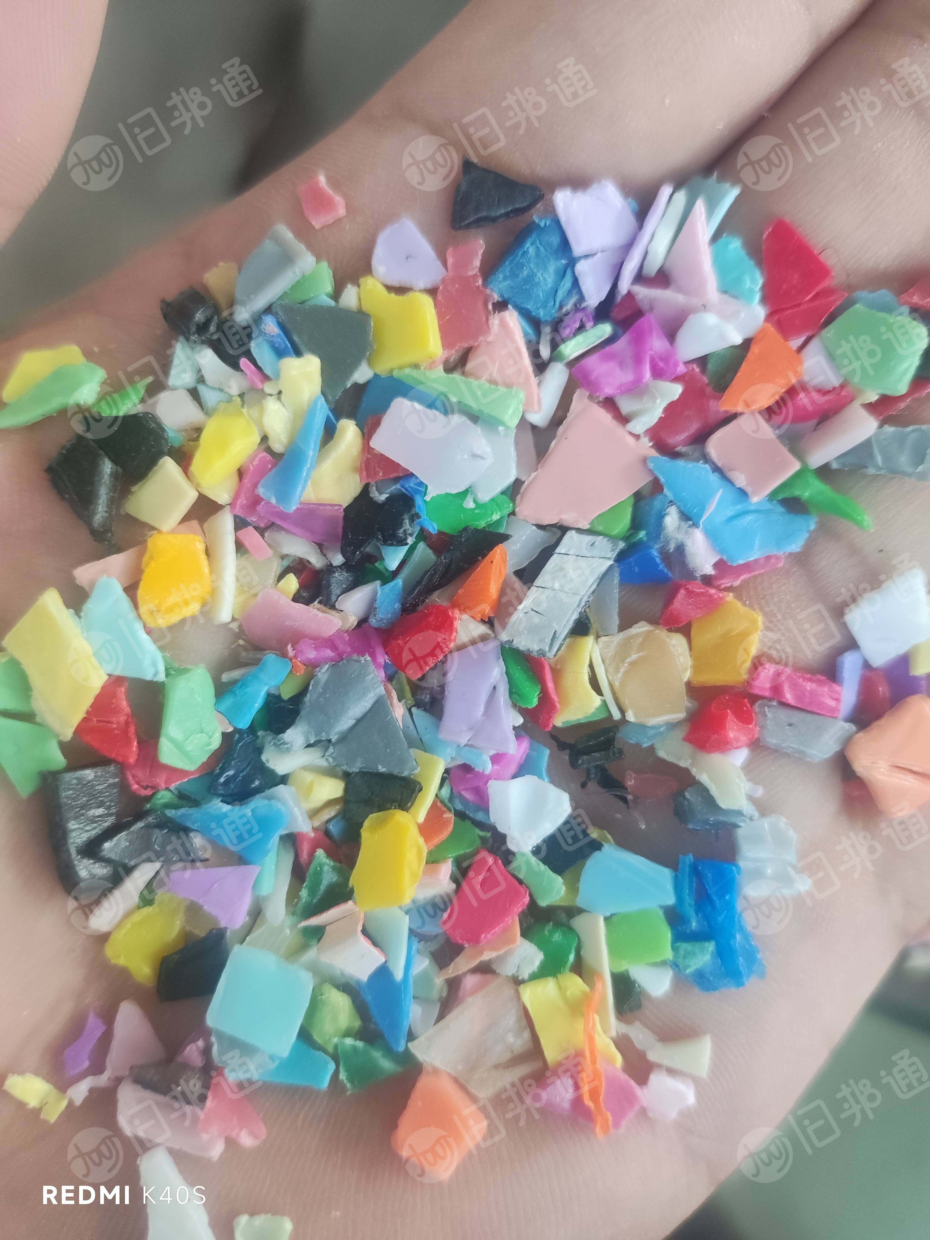 回收机油壶,机油桶,全漂串壶破碎料
