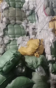 长期出售高压膜废料，保鲜膜废料，高压服装袋废料