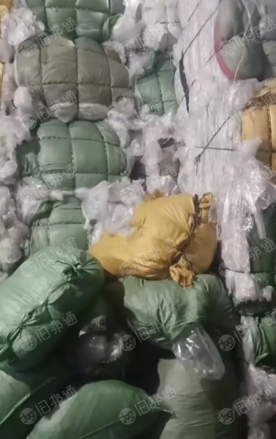长期出售高压膜废料，保鲜膜废料，高压服装袋废料
