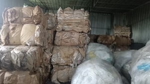 出售纸塑袋，防锈纸，现货15吨多