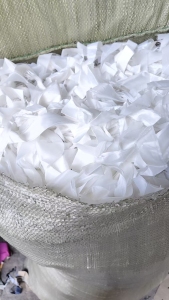 长期出售废布料，涤纶废布，涤纶造粒布，有分颜色卖，月供20吨，货在重庆万州