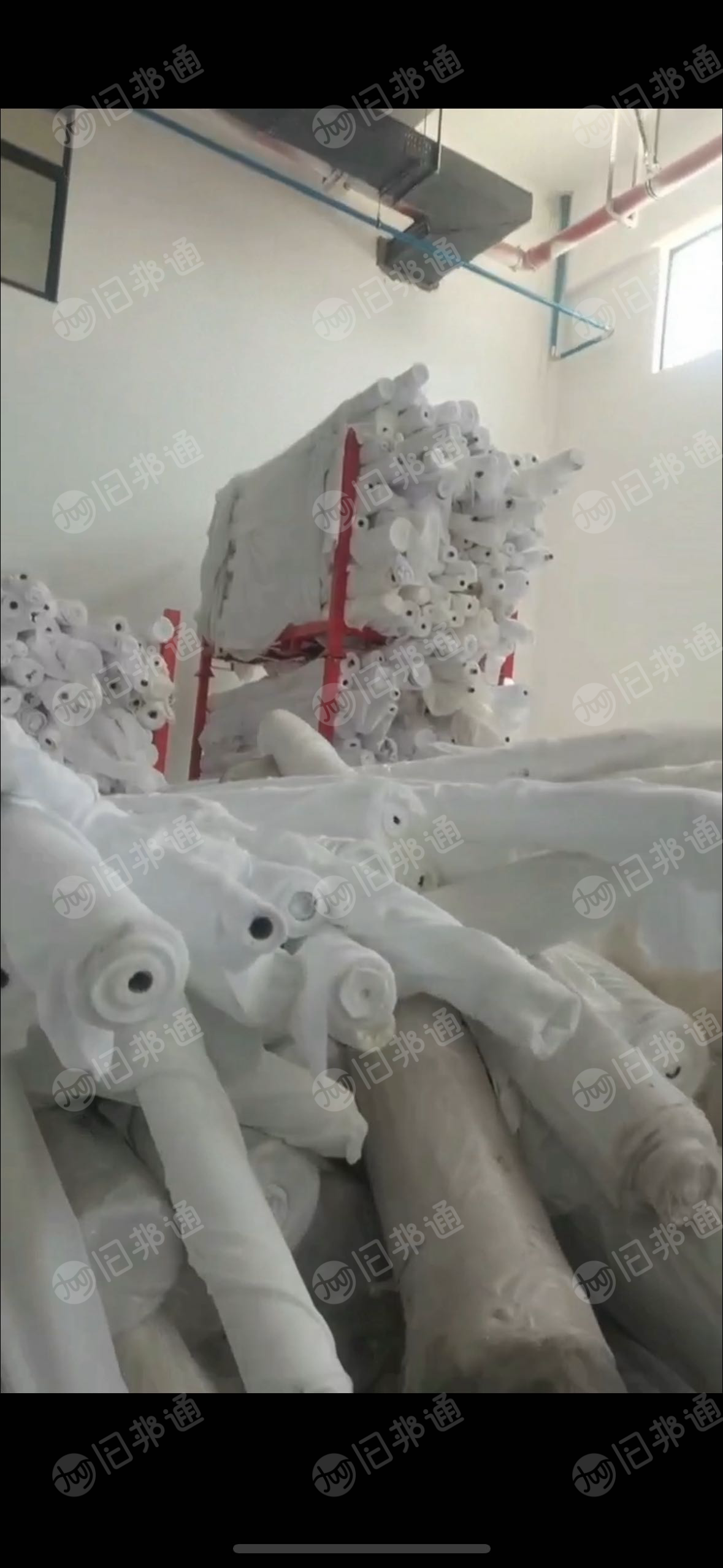 长期出售库存增白染色小卷，也有一些大卷布，门幅2米2以上，克重80-120g，每个月有70-80吨