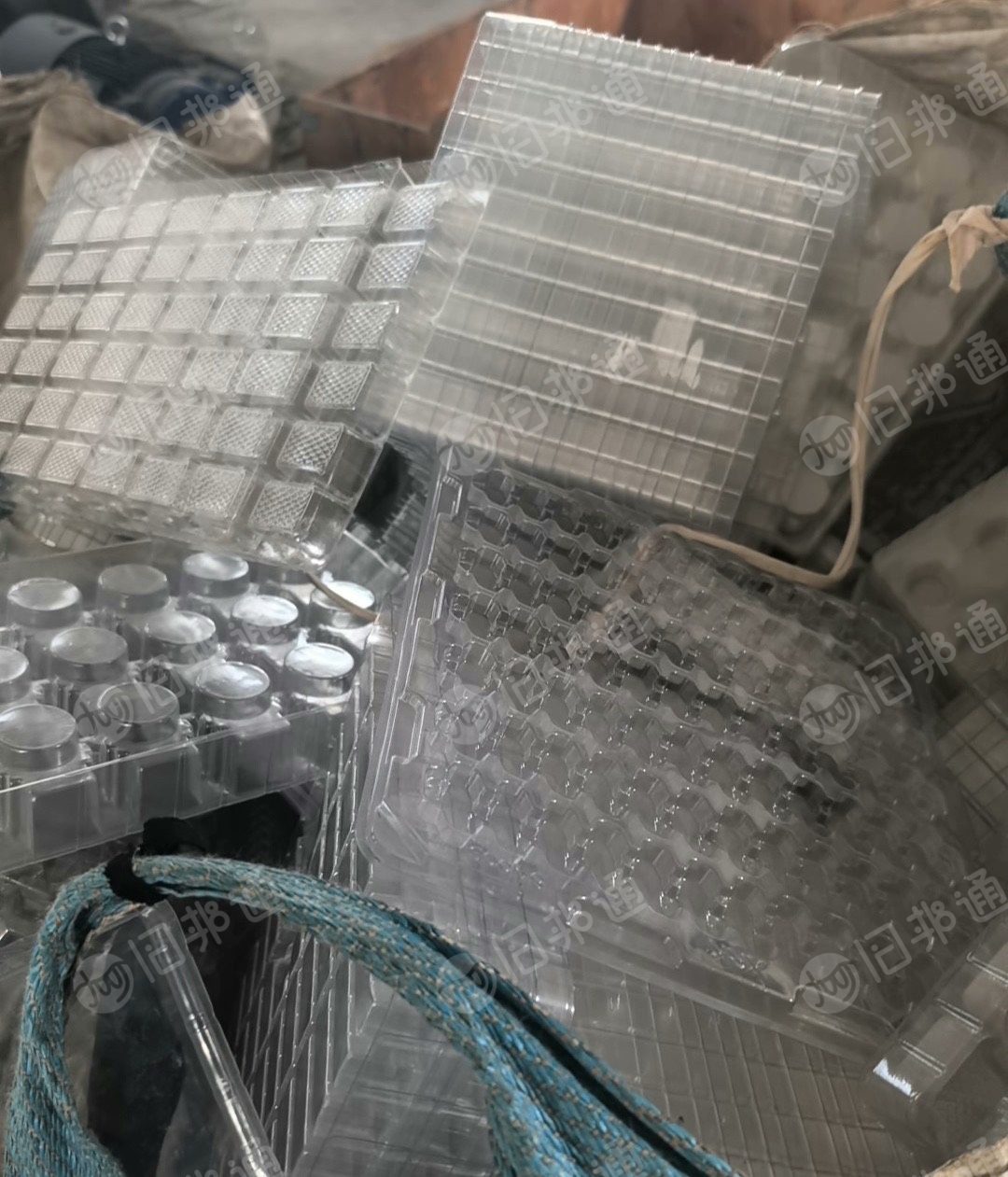出售电子厂下来的PET吸塑盒废料，现货5吨左右