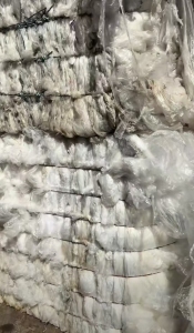 出售各种PE膜废料，干造高压膜，水洗高压膜，干造低压膜，水洗低压膜都有