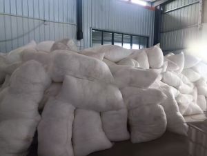 长期出售白色涤锦布条，锦纶含量50左右，现货有6吨左右，可开花可造粒，货在浙江湖州