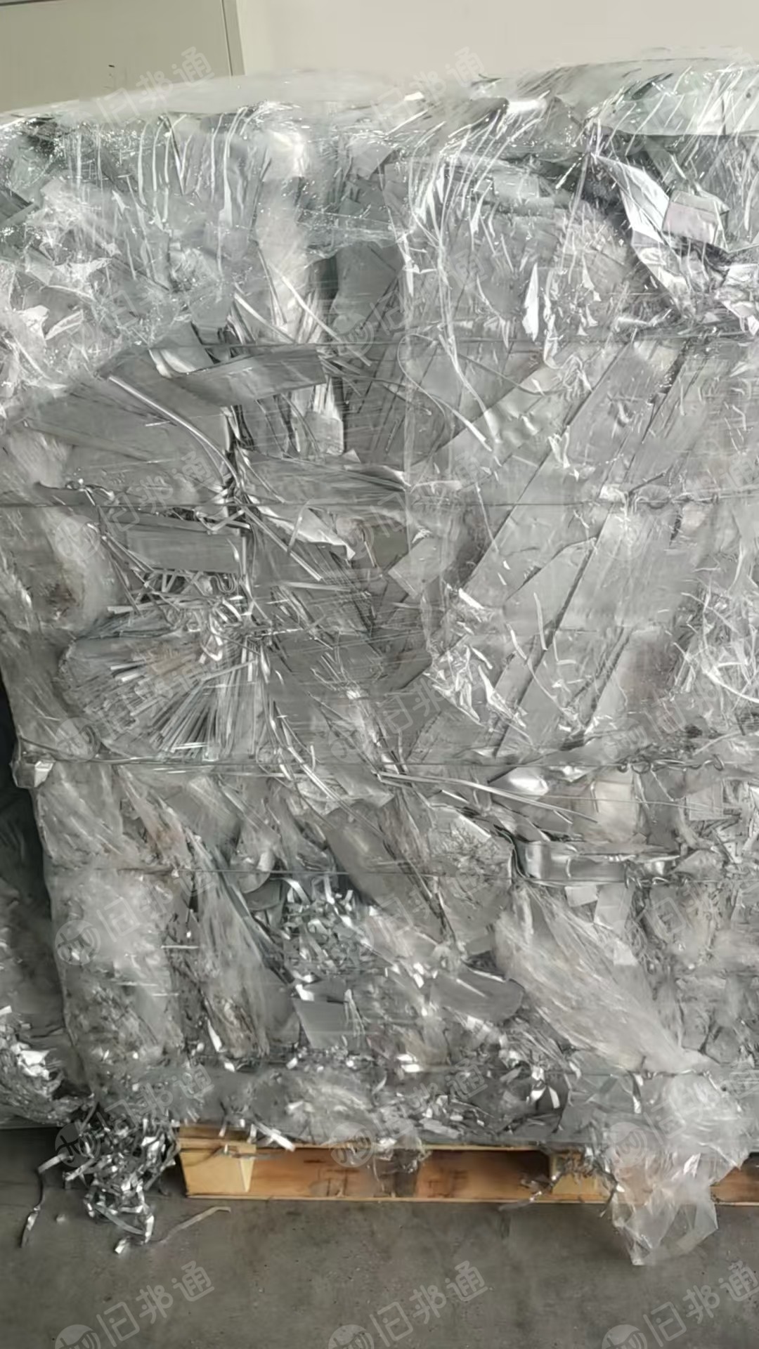 出售铝塑膜，含铝50左右，现货30吨