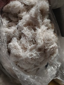 长期出售气流纺,环锭纺下来的涤棉布边纱,涤50,棉50,会带点浆纱,月供十几吨