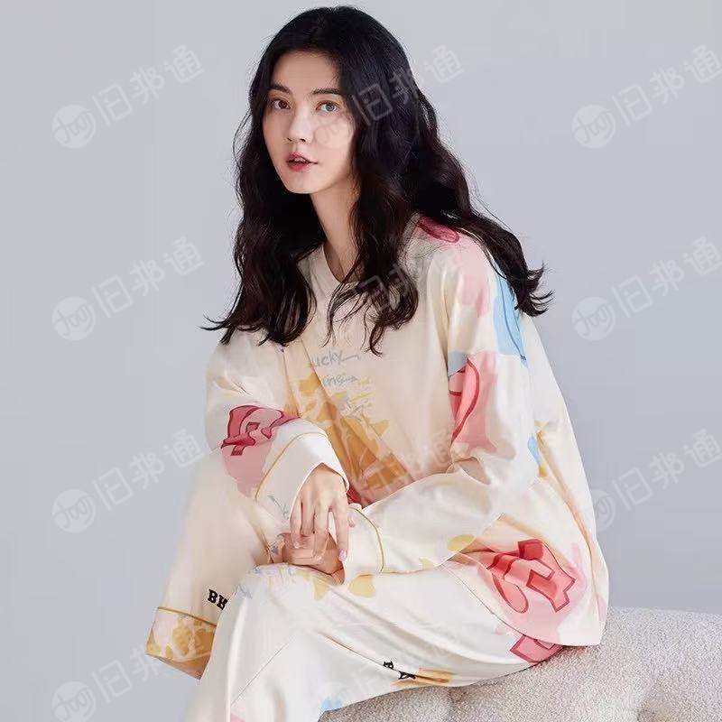 长期出售库存睡衣，库存服装，库存衣服，货在广东汕头
