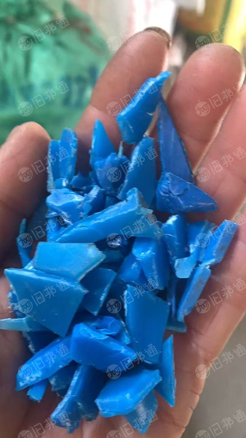 出售低压注塑破碎料，大小蓝桶、白桶、托盘破碎料，月供300吨