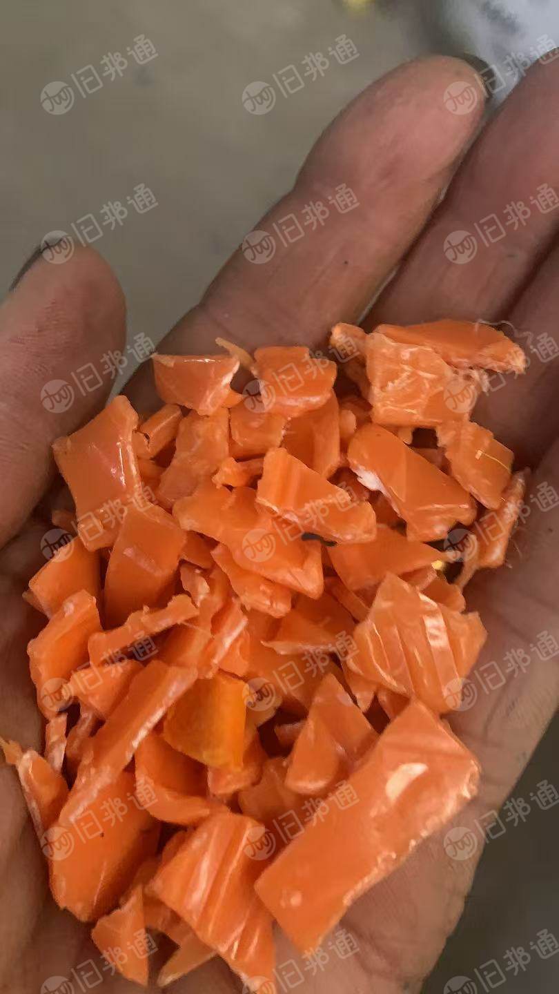 出售低压注塑破碎料，大小蓝桶、白桶、托盘破碎料，月供300吨