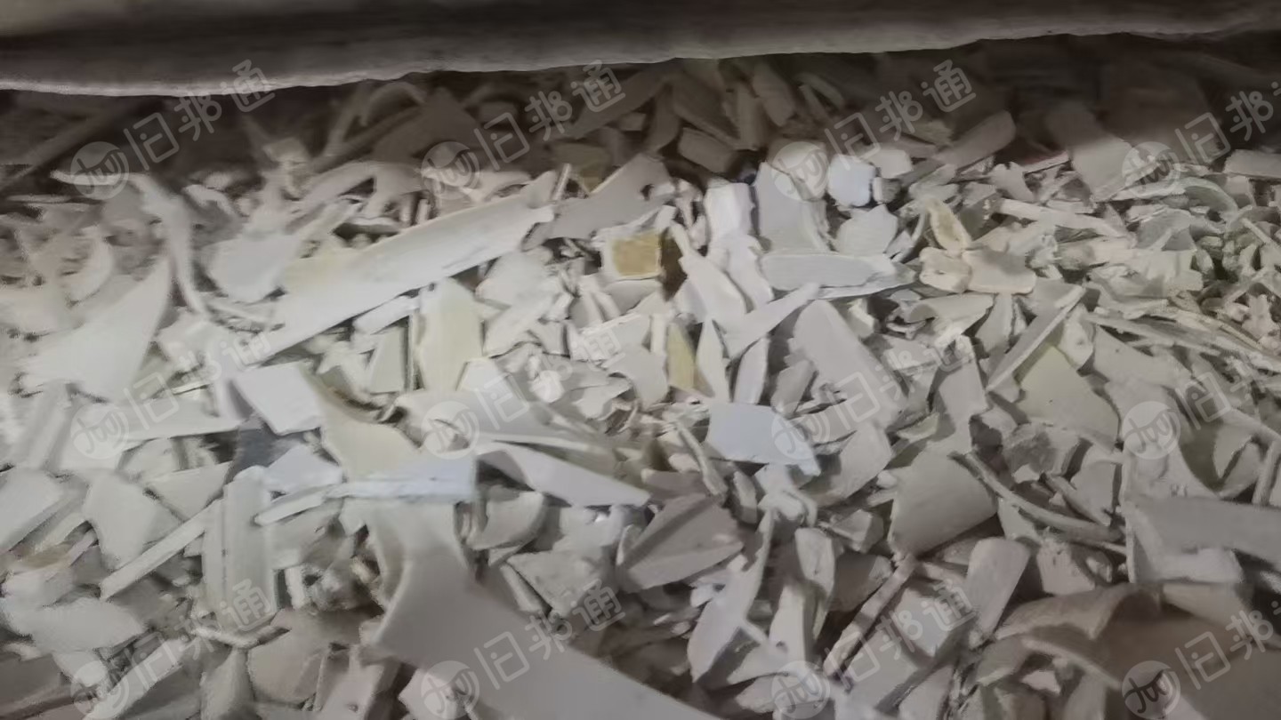 大量出售PVC大小管破碎料