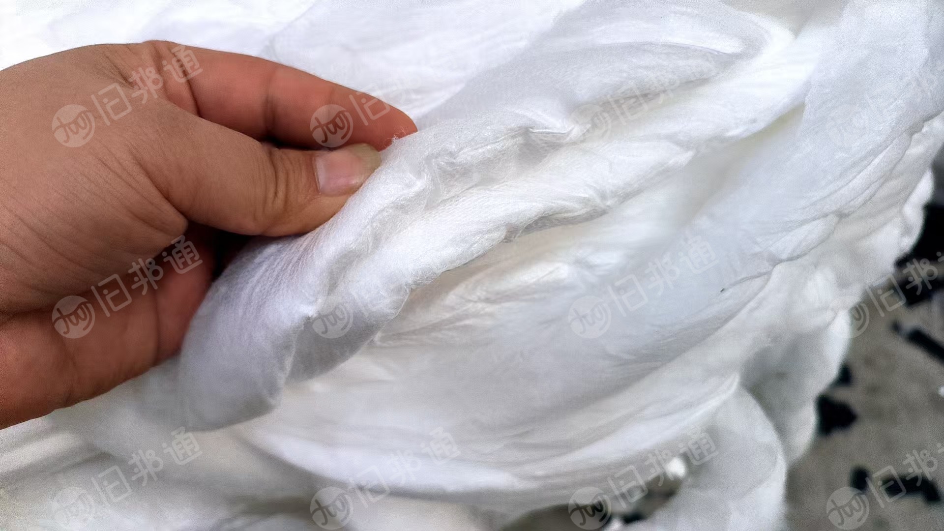 长期出售吸音棉下脚料，吸音棉，有白的，有黑色的，月供50吨左右