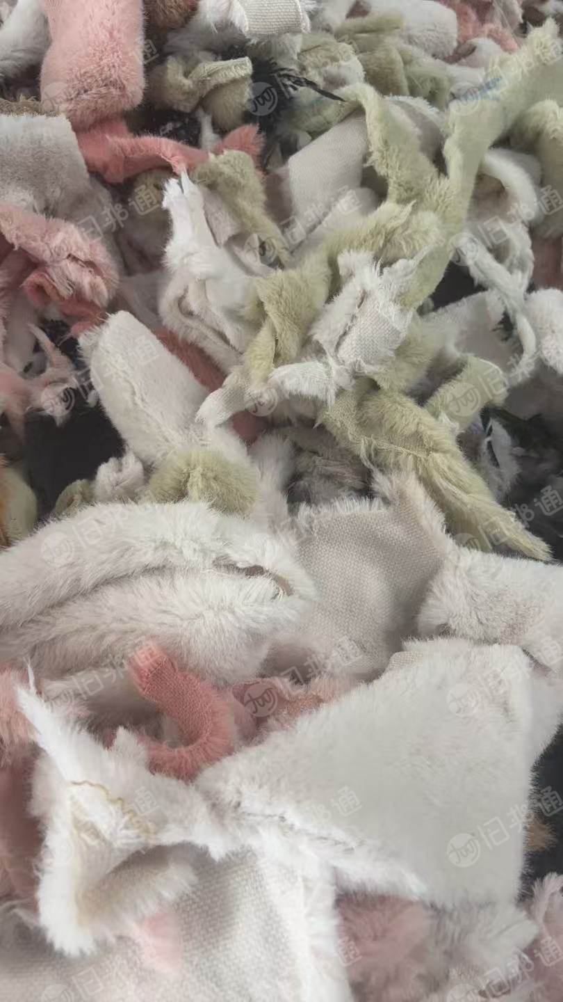 长期出售涤纶废布，涤纶绒布边角料，黑色都挑掉了，每天出5吨