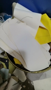 厂家长期出售仿皮边角料,猫抓革边角料,沙发厂边角料,货在河南郑州