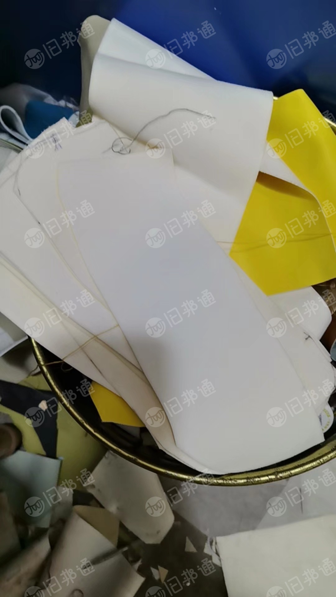 厂家长期出售仿皮边角料，猫抓革边角料，沙发厂边角料，货在河南郑州