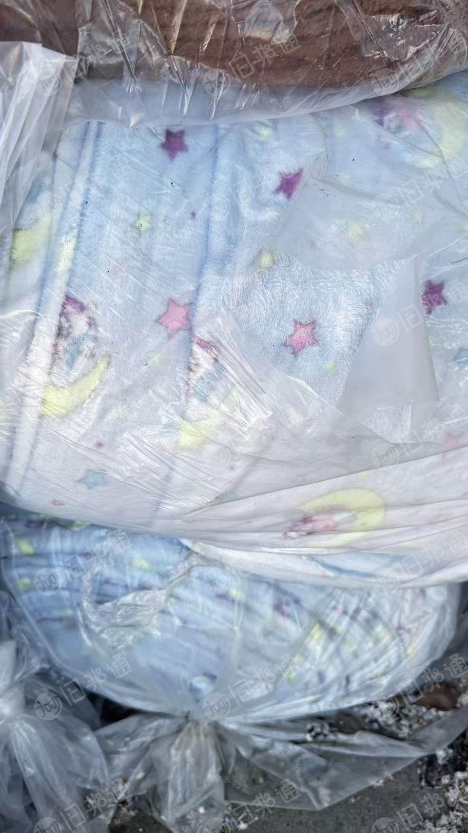 出售双面法兰绒库存布，素色，印花，提花，好几个颜色，现货有8吨多，货在江苏苏州