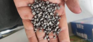 大量出售纸塑分离颗粒和纸厂废塑料