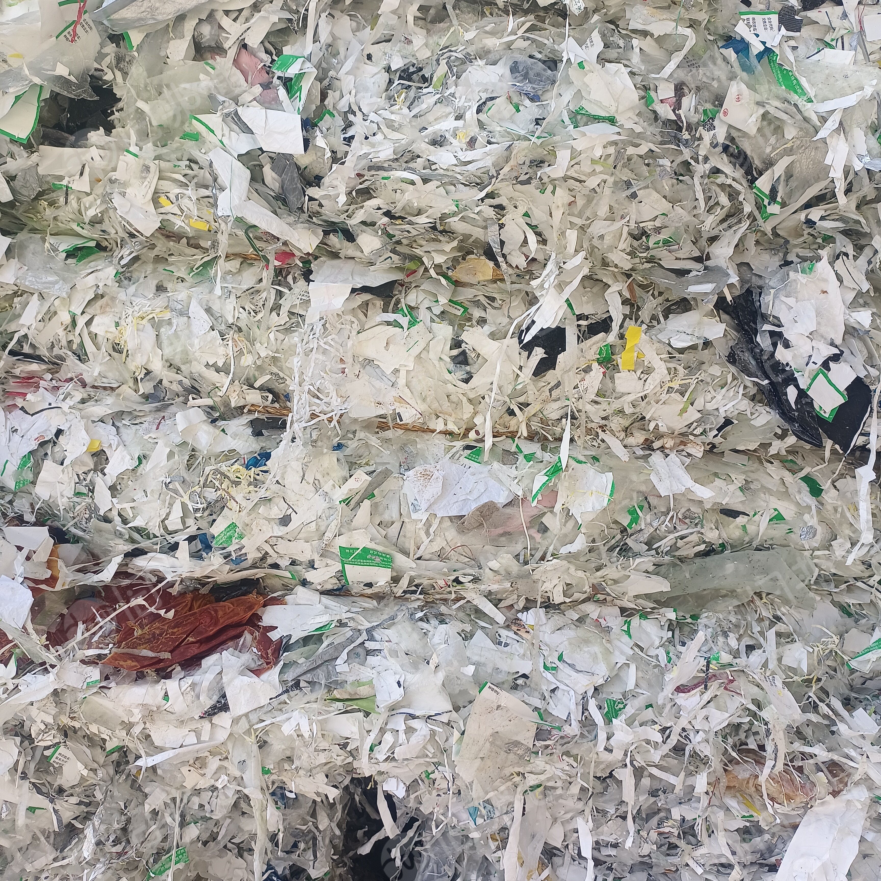 大量出售纸塑分离颗粒和纸厂废塑料