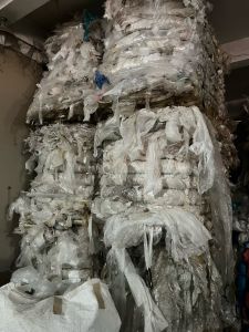 出售水洗高压膜二级料，出成9折左右，现货30吨