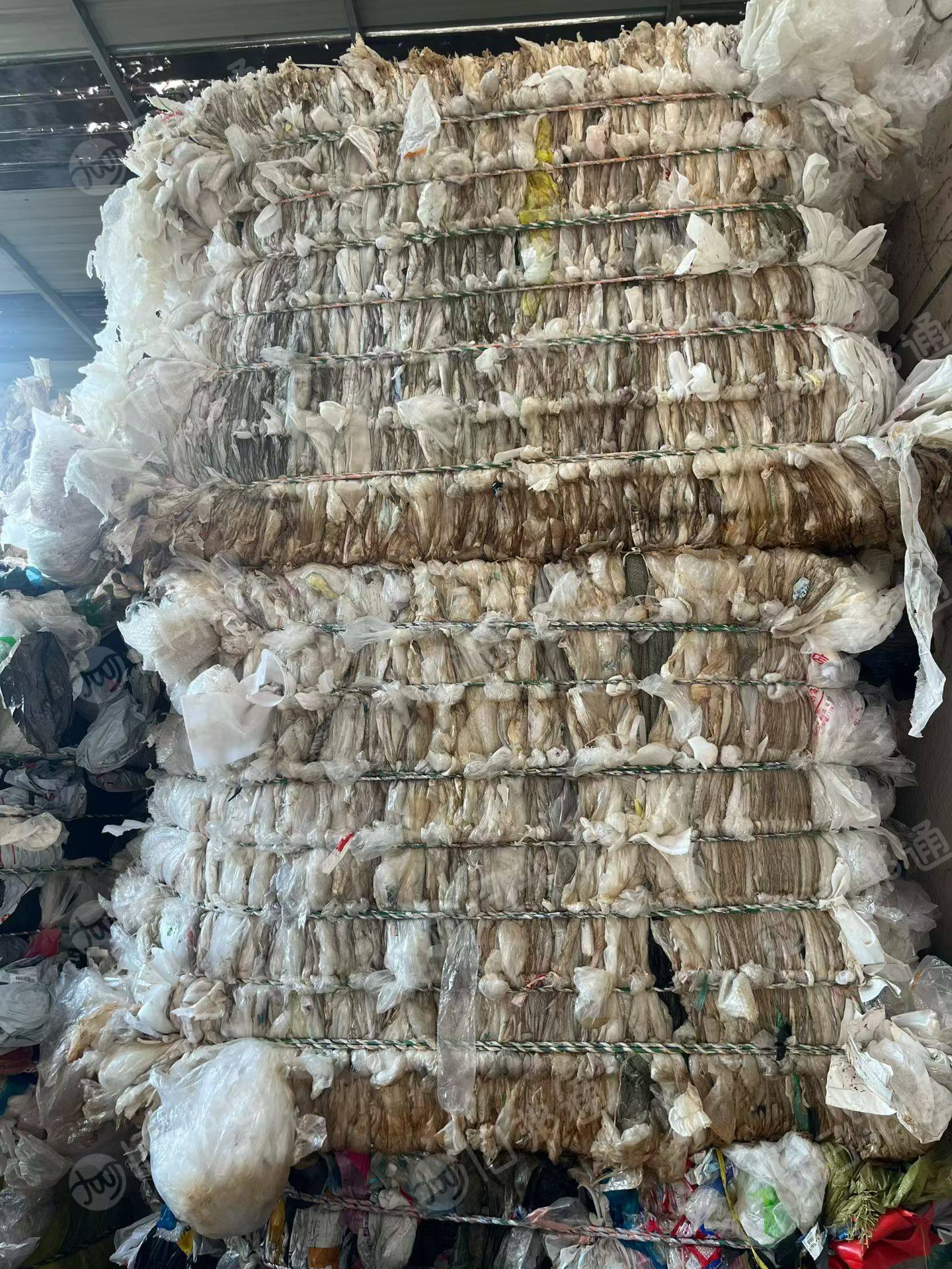 出售水洗高压膜二级料，出成9折左右，现货30吨