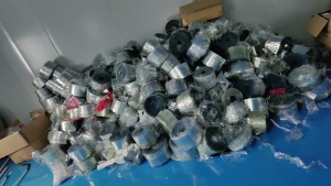 出售带胶PET膜废料，轻胶重胶都有