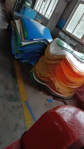 出售PE钢卷皮毛料，飘沉一体的， 现货20吨左右