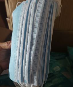 出售口罩毛料,三层防护,现货20箱