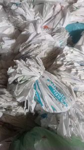 出售乳白袋废料，原料袋废料，干造水洗混打的