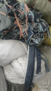 长期出售涤棉牛仔废布,牛仔边角料,50涤50棉,现货五六吨