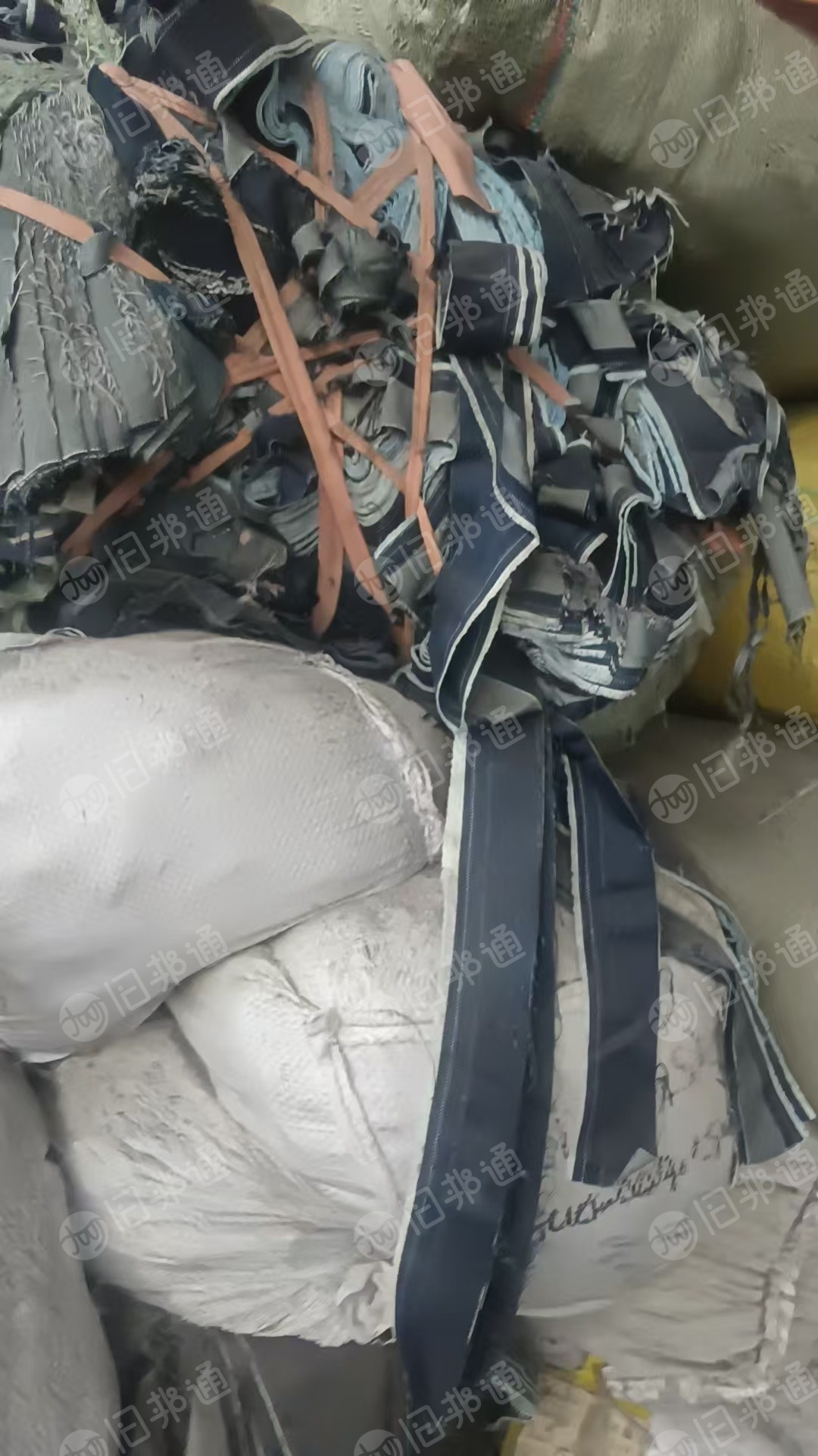 长期出售涤棉牛仔废布，牛仔边角料，50涤50棉，现货五六吨