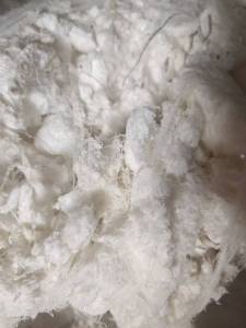 出售锦氨废布，锦氨边角料，锦氨废丝，白色黑色都有，统货走，氨纶含量30左右，现货13米一车