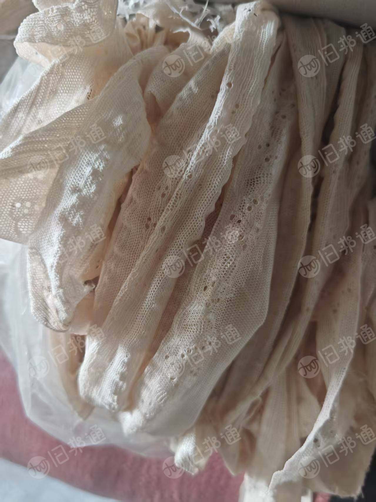 出售锦氨废布，锦氨边角料，锦氨废丝，白色黑色都有，统货走，氨纶含量30左右，现货13米一车