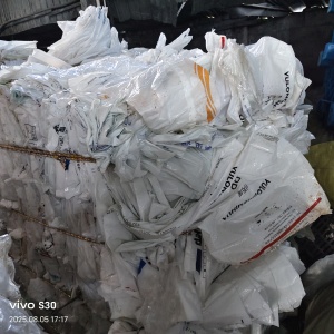 大量出售干造乳白袋，干造原料袋