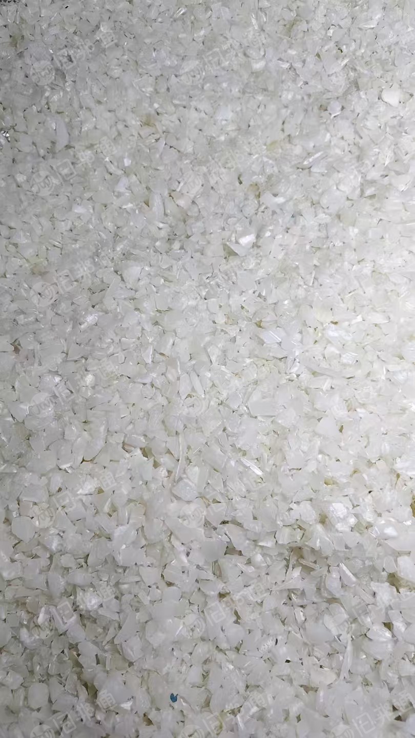 出售大小尿素桶破碎料 滚塑桶破碎料 大白乙破碎料，现货10吨左右