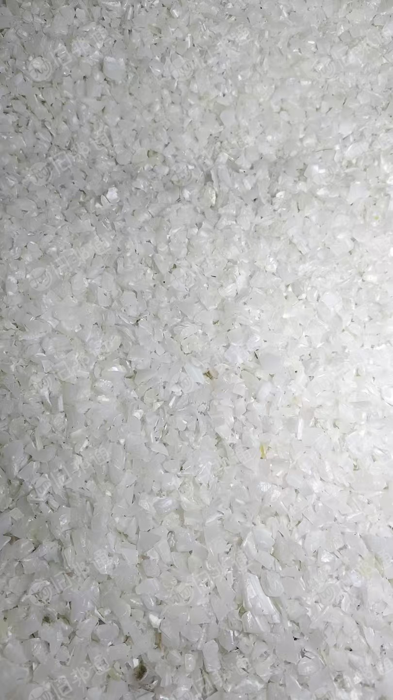 出售大小尿素桶破碎料 滚塑桶破碎料 大白乙破碎料，现货10吨左右