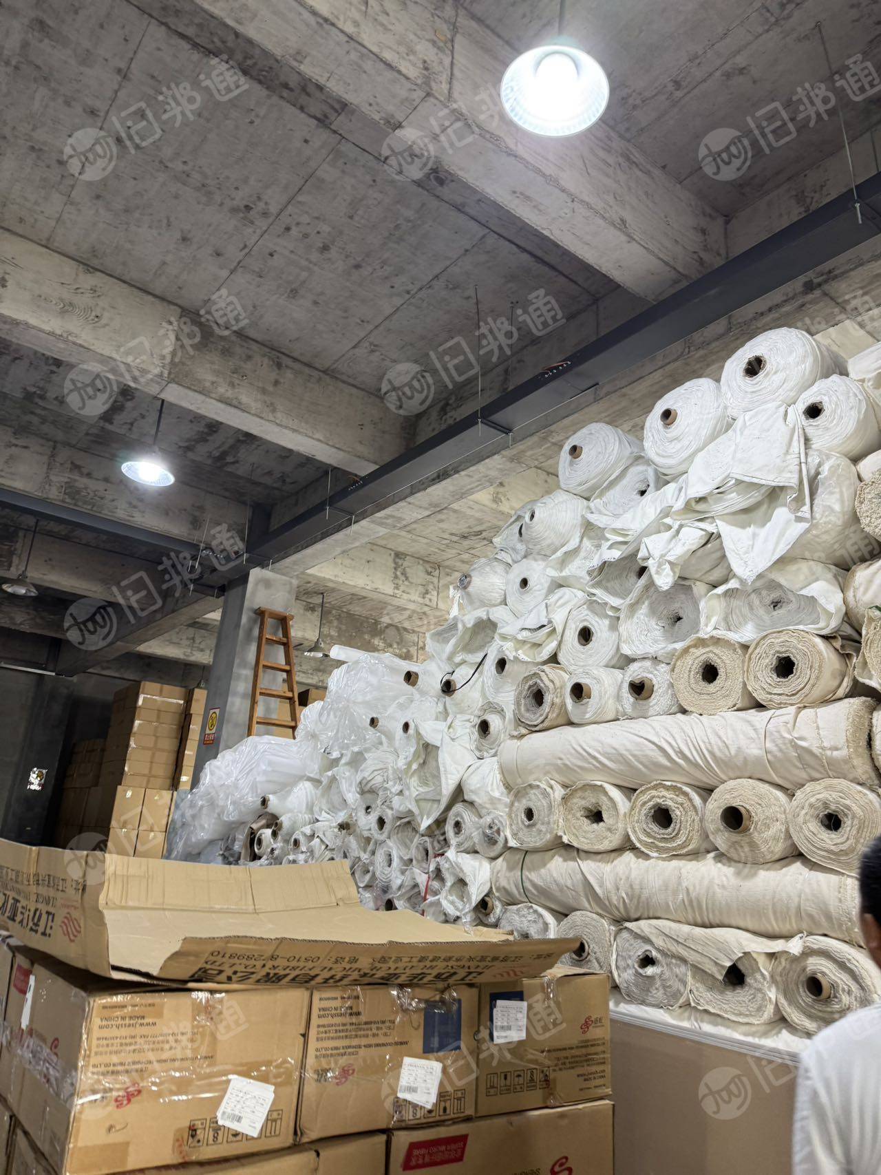 出售德绒库存布，绒布，门幅1米45，克重400左右，里面有涤的，也有棉的，现货十几吨