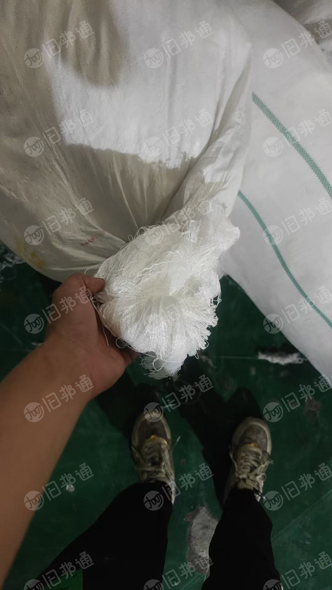 长期出售涤棉开花料，涤纶废布，涤纶废丝，颜色多种，现货有30吨左右，在浙江嘉兴
