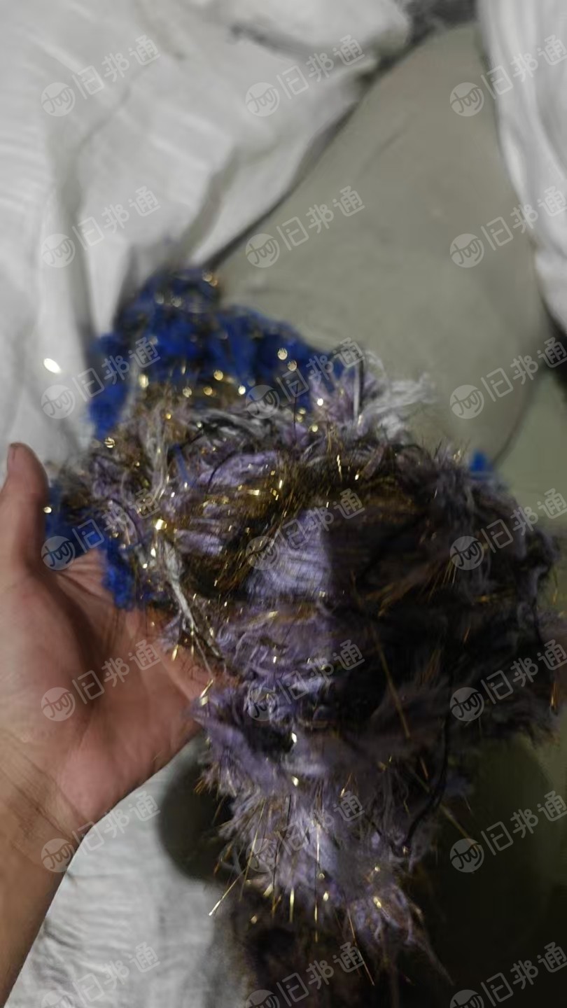 长期出售涤棉开花料，涤纶废布，涤纶废丝，颜色多种，现货有30吨左右，在浙江嘉兴