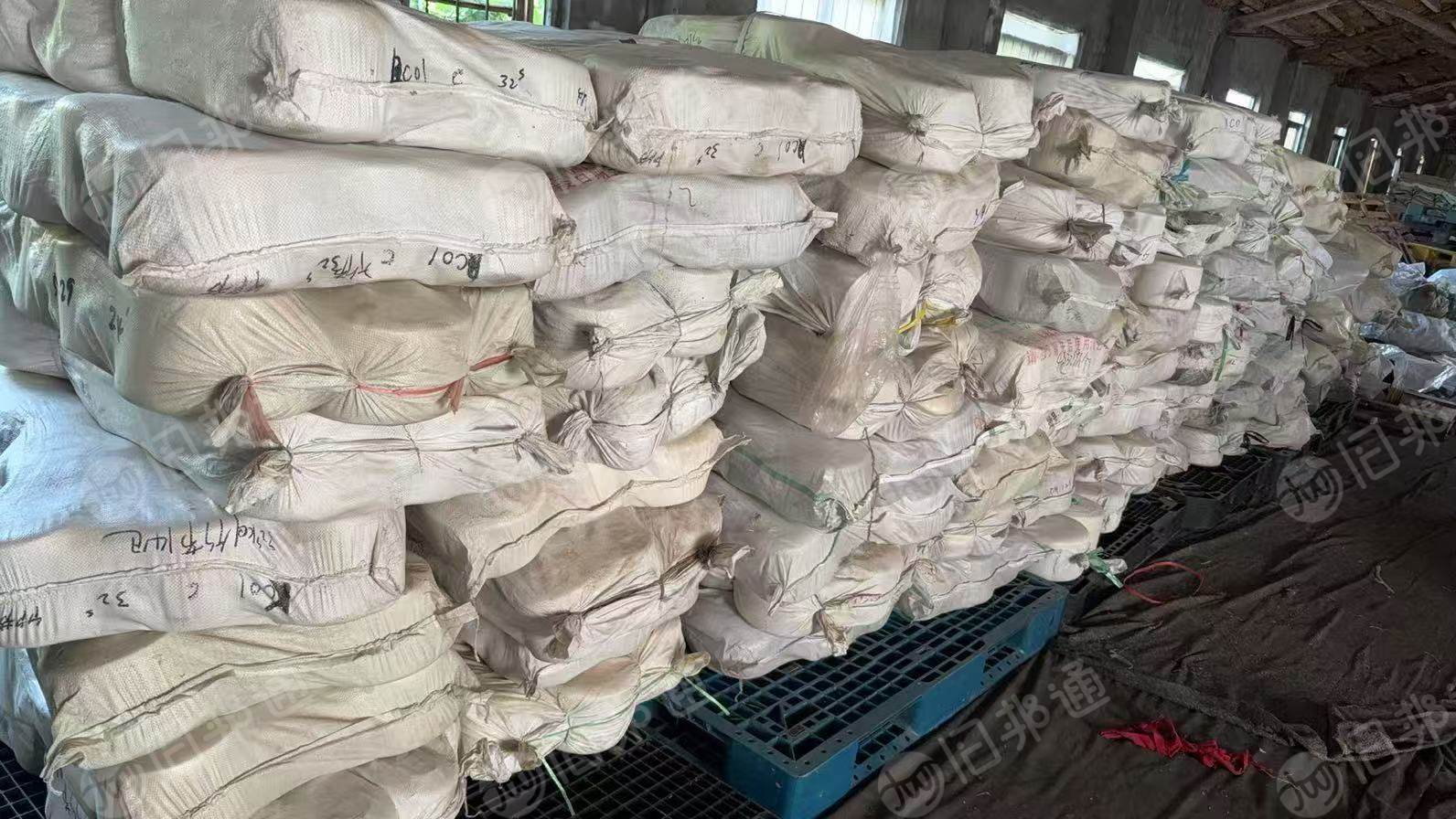 出售一批库存棉纱，涤棉，杂色，大多都是白色的，现货15吨，在山东烟台