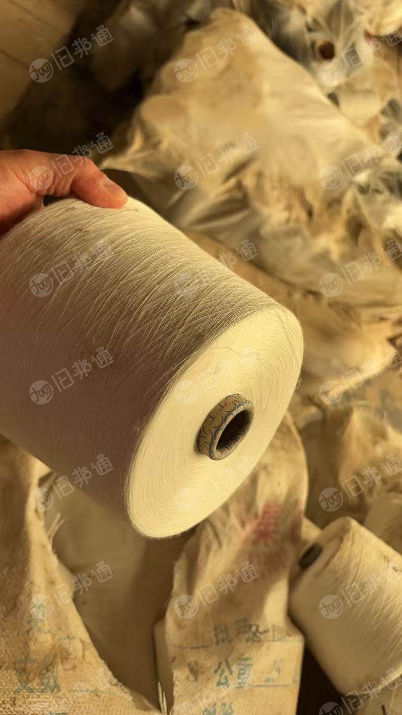 出售一批库存棉纱，涤棉，杂色，大多都是白色的，现货15吨，在山东烟台