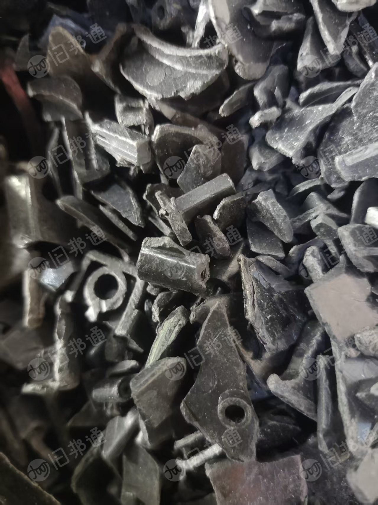 出售阻燃ABS破碎料，定时器破碎的，冲击6个，经过硅胶机色选机材质机加工的