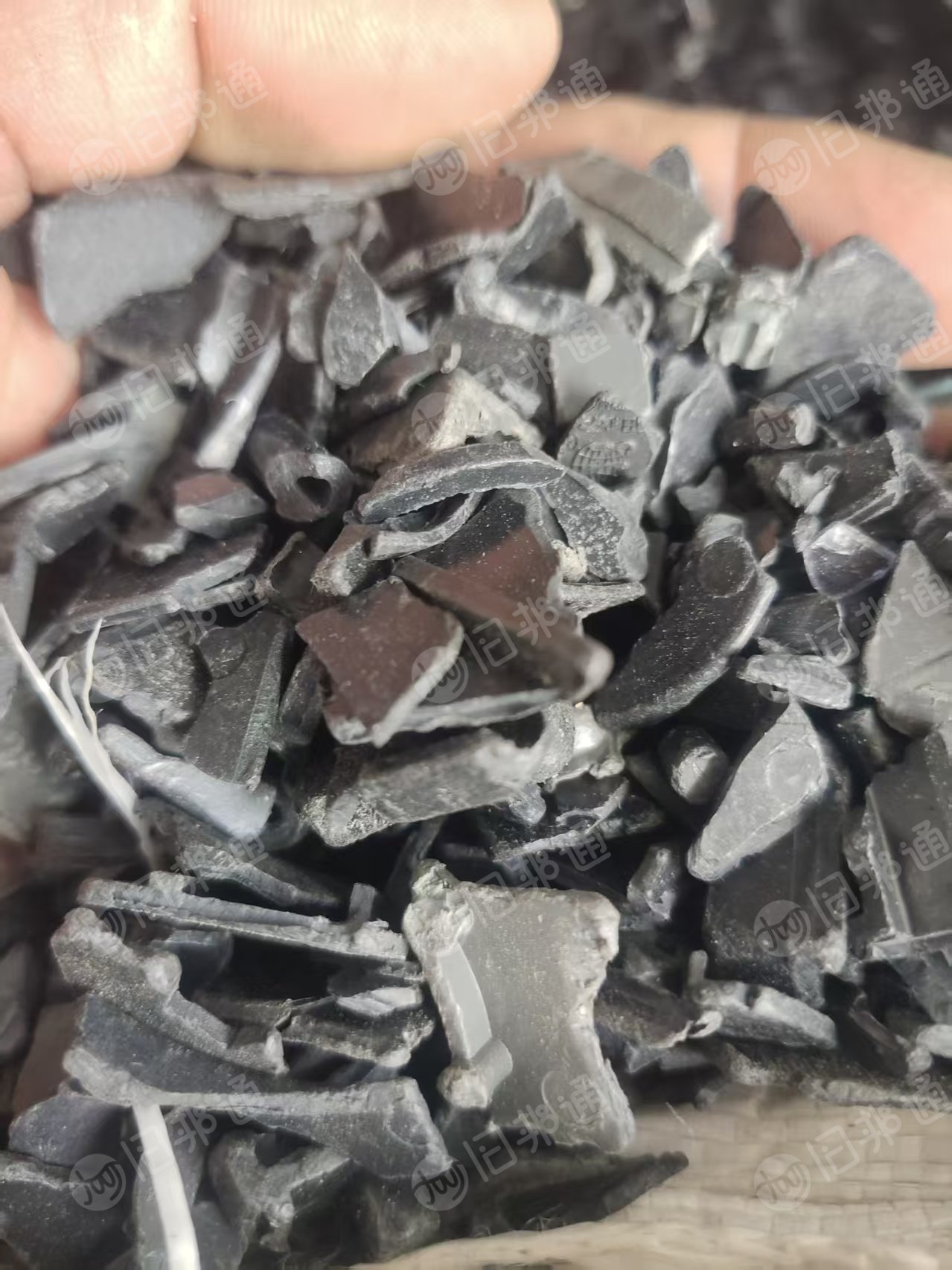 出售阻燃ABS破碎料，定时器破碎的，冲击6个，经过硅胶机色选机材质机加工的