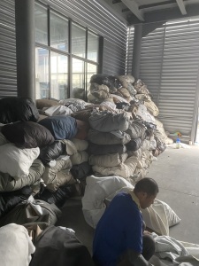 长期出售PU皮革和PVC皮革,段头料,每个月40吨左右