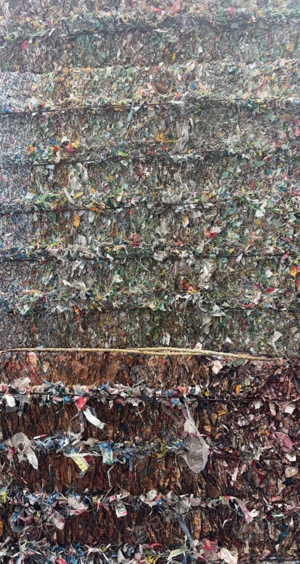 出售风选下来的商标纸压块，现货十来吨