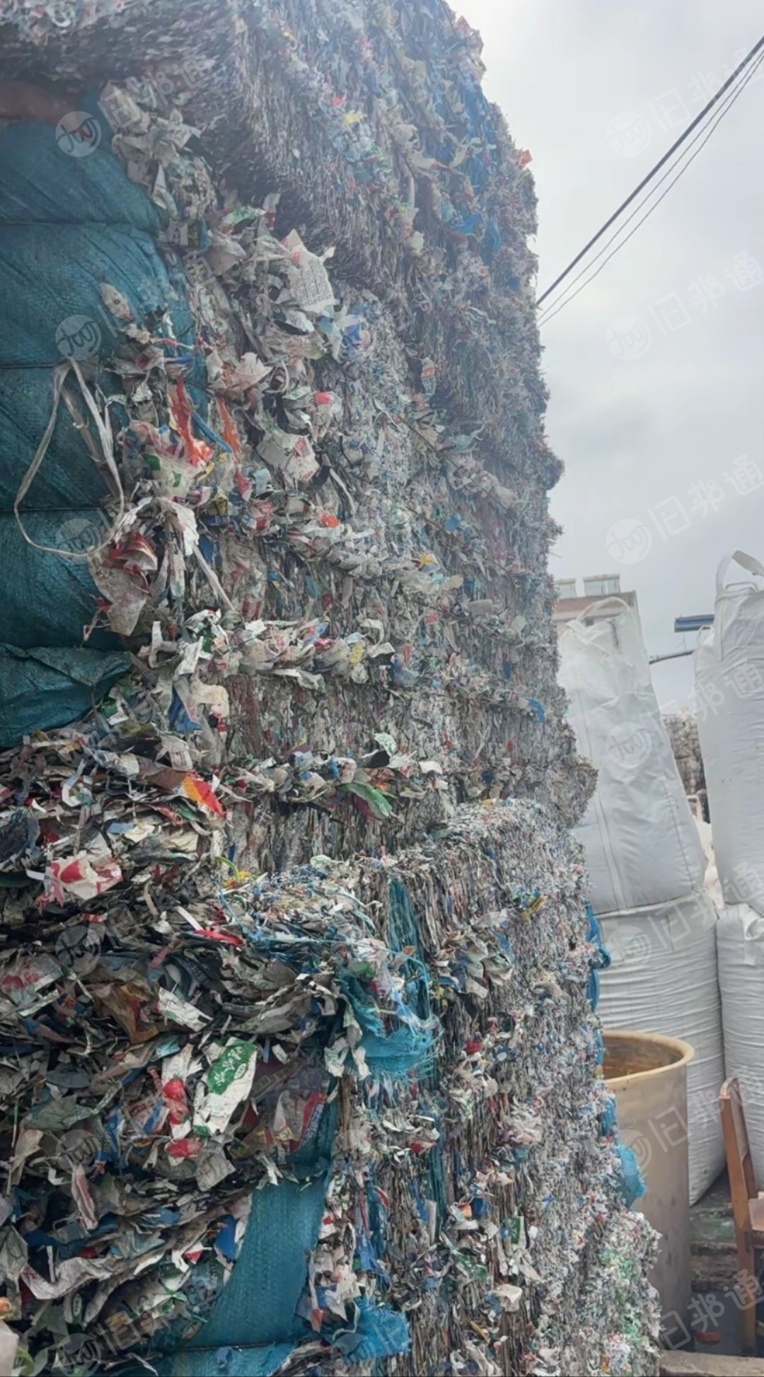 出售风选下来的商标纸压块，现货十来吨