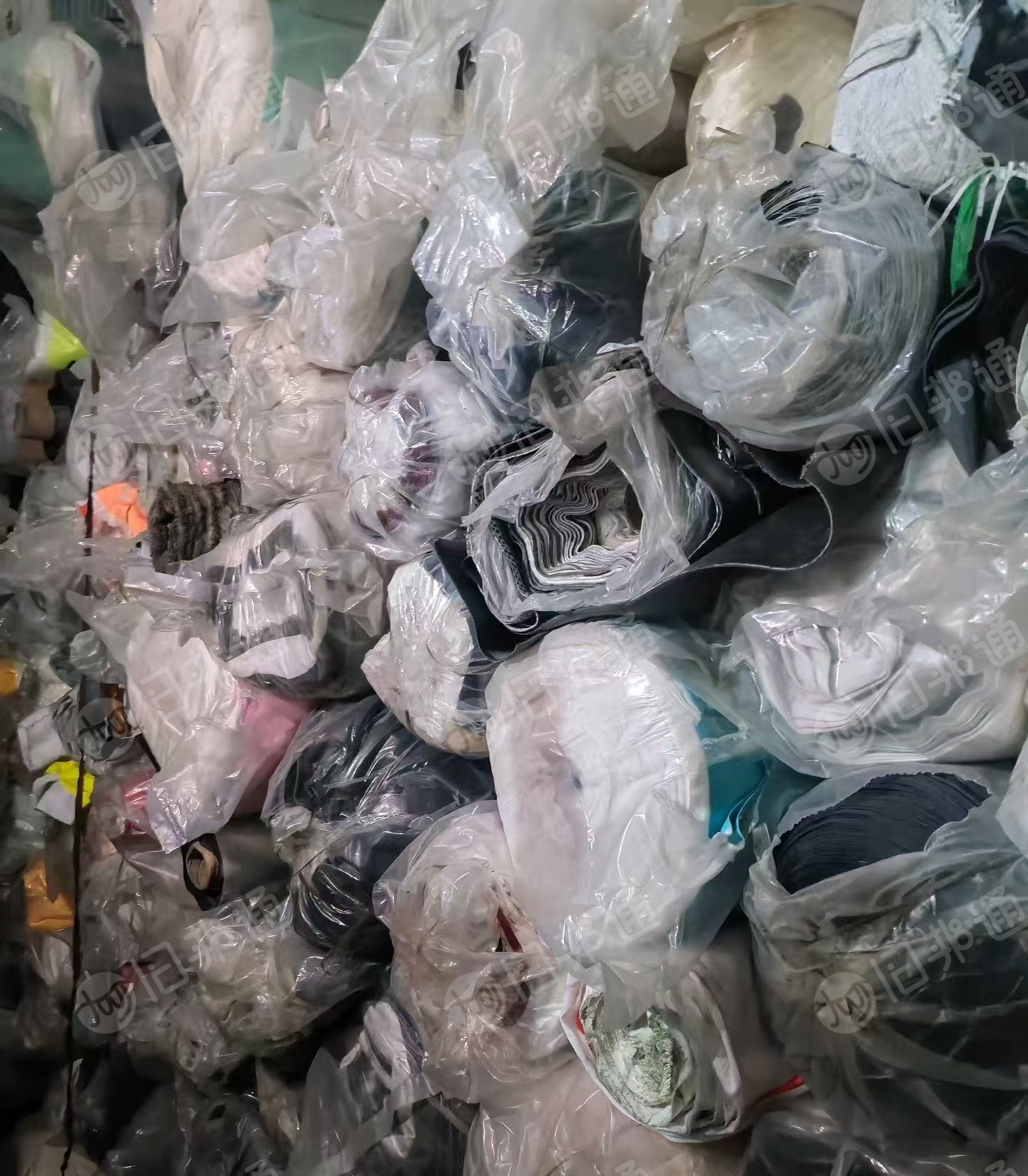 出售PU皮革,PU革,B级品,现货有十几吨,货在福建泉州