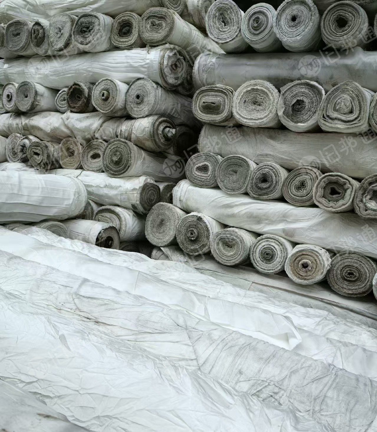 出售库存白坯布，春亚纺，桃皮绒，门幅1.6，现货有70吨左右，货在江苏苏州