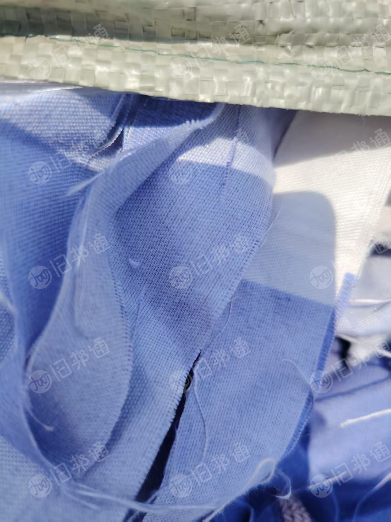 长期出售涤纶拉丝布，床上用品边角料，带轻浆，现货十几吨，货在山东菏泽